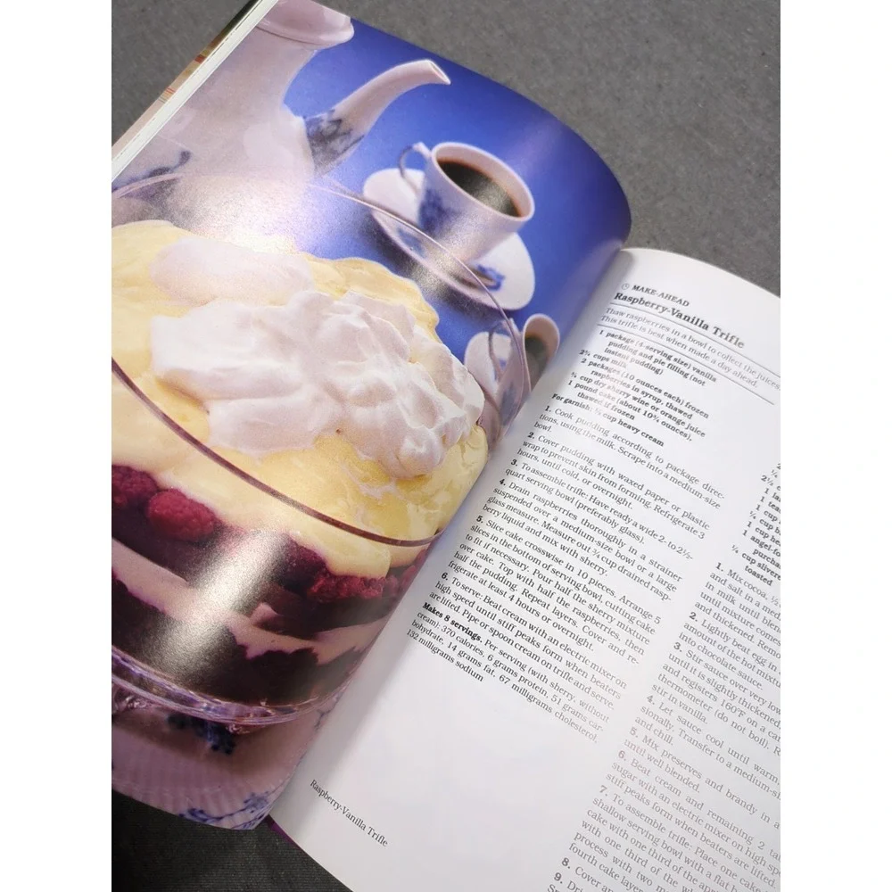 Vintage 1991 Woman's Day Desserts by Maryanne Ban Meredith Books Hardcover‎
